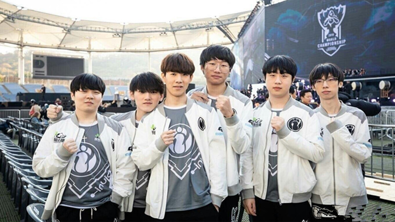 恭喜NV拿下首届英雄联盟手游艾欧尼亚杯总决赛冠军