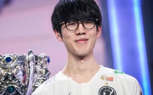 NAVI击败了 FURIA Esports ， GamerLegion 超越了 Mouz ，晋级IEM Katowice 2025的B组半决赛