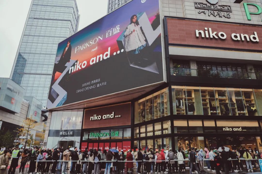 这是Quesanti！ TheShy 坚持住1v3 JIEJIE 刺穿 Ninjas in Pyjamas Invictus Gaming 赢得了第一局